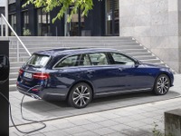 メルセデスベンツ Eクラスワゴン 改良新型、PHVディーゼルは燃費58.8km/リットル…欧州発売 画像
