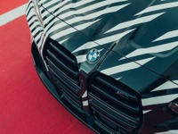 BMW M4クーペ 次期型、縦長グリルの採用が決定…最新プロトタイプの写真 画像
