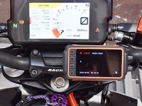 バイク用2カメラドラレコ発売、衝撃感知&IP67防水 画像