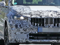 BMW X1 次期型が公道テスト開始!大グリル装備し2022年デビューへ 画像