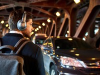 「運転中の音楽にはヒーリング効果あり」全世代の7割以上が実感　ハーマン調べ 画像