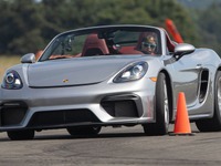 ポルシェ 718スパイダー、パイロンスラロームでギネス世界新記録…ドライバーは16歳女性［動画］ 画像