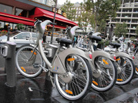 パリ自転車シェアリング1周年---1日1500台修理回収 画像