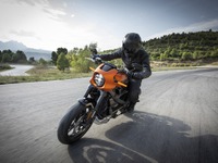 ハーレーの電動モーターサイクル『ライブワイヤー』、2021年春に日本導入…0-100km/h加速3秒 画像