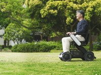 新しい近距離モビリティ=電動車いす WHILL C2 が登場…クオリティ・オブ・ライフ向上に貢献 画像