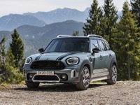 【MINI クロスオーバー 改良新型】力強いエクステリアに刷新、価格は430万円より 画像