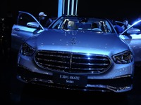 メルセデスベンツ Eクラスセダン 改良新型にロングホイールベース、140mm長い…北京モーターショー2020 画像