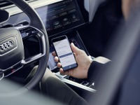 後付け可能なコネクトや先進運転支援機能---スマホアプリで　アウディ 画像