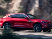 アストンマーティン初のSUV、「ベストデザインカーオブザイヤー」受賞…英『サンデー・タイムズ』 画像