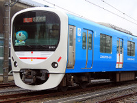 どこでもドア？ ドラえもん電車「DORAEMON-GO！」が西武に出現［フォトレポート］ 画像
