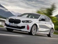 BMW 1シリーズに「ti」復活、265馬力ターボのFFスポーツ…欧州発表 画像