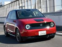 【ホンダe 新型試乗】あと200万円くらい下がらないかしら…岩貞るみこ 画像