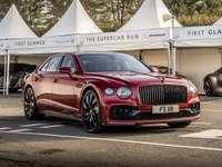 ベントレー フライングスパー 新型に550馬力の「V8」、実車をグッドウッドで発表へ 画像