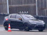 ポルシェ初の電動SUV『マカンEV』、初期開発車両をスクープ!次世代プラットフォーム採用へ 画像