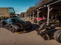 EVハイパーカー『エヴァイヤ』、最も有名なロータスF1カラーに…グッドウッドで発表［動画］ 画像