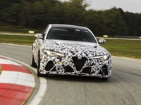 アルファロメオ ジュリア、伝説の名前「GTA」が復活…F1ドライバーが開発テスト［動画］ 画像