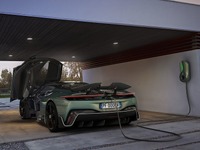 EVハイパーカー『バッティスタ』、専用の充電システム開発…ピニンファリーナがデザイン 画像