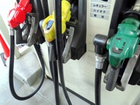 レギュラーガソリン、6週連続の値下がり　前週比0.1円安の133.9円 画像