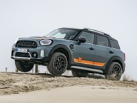 MINI クロスオーバー にダカールラリー優勝のノウハウ投入、「Powered by X-raid」パッケージ…欧州設定 画像