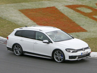 VW ゴルフR ヴァリアント 新型、プロトタイプがニュル降臨!333馬力の高性能ワゴン 画像