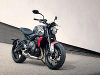 トライアンフ、新型ネイキッド『トライデント660』発表…トルク重視の新開発エンジン搭載 画像