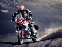 ドゥカティ、ムルティストラーダV4 新型を発表…新V4エンジンは170馬力 画像
