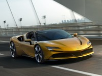 フェラーリ初のPHV、『SF90』にスパイダー発表…1000馬力のオープンカー［動画］ 画像