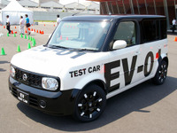 2010年発売の日産EV「静かで透明感のある走りはとても知的で好ましい」 画像