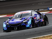 【SUPER GT 最終戦】RAYBRIG NSX-GTが残り数百メートルで逆転優勝、チャンピオンを獲得 画像