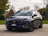 フィアット ティーポ 改良新型を発表…欧州Cセグ主力車が商品力を強化 画像