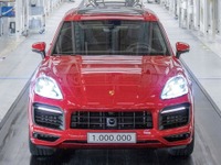 ポルシェ カイエン、生産100万台…電動化を進めた立役者 画像