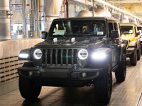 ジープ ラングラー 初のPHV、生産開始…2021年初頭米国発売 画像