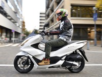 【ホンダ PCX125 試乗】エンジン＆車体をフルチェンジ！全方位「死角なし」…青木タカオ 画像