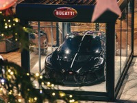 ブガッティ、世界一高価なクリスマスディスプレイは1100万ユーロ…フランスの本拠地に展示中 画像