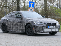 BMW 4シリーズグランクーペ 新型、登場間近！2台の最新プロトを激写 画像
