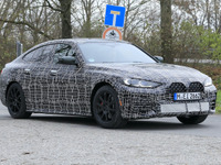 BMW 4シリーズグランクーペ 新型、登場間近!2台の最新プロトを激写 画像