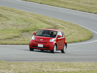 【トヨタ iQ プロト試乗】ファーストカーとしても通用する…片岡英明 画像