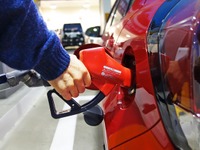 レギュラーガソリン価格上昇続く、9か月ぶりに136円突破 画像