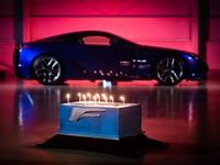 レクサス LFA、デビュー10周年を祝福…10本のろうそくを瞬時に消す方法［動画］ 画像