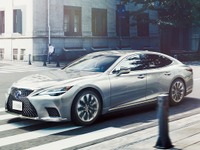 【レクサス LS 改良新型まとめ】シルバーに輝くブランドのフラッグシップサルーン…価格やデザイン、試乗記 画像