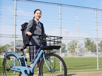 あさひ、高耐久の通学向け電動アシスト自転車発売へ 画像