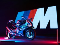 【BMW M 1000RR】二輪初のMモデルの価格は378万3000円…2月より受注開始 画像