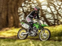 カワサキ、グローバル向けオフロード専用モデル『KLX230R S』発売…ローシート仕様 画像