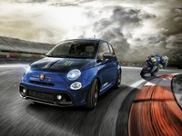 アバルト 595、ヤマハMotoGP仕様の限定モデル発売 画像
