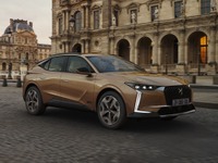 DS 4 新型に「クロス」、SUV仕様を初設定…欧州発表 画像