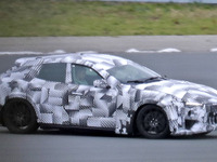 これがフェラーリ初のSUV!? マセラティ風の最新プロトタイプをスクープ 画像