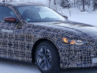 BMWの新型EVクーペ『i4』、最終デザインが露出!入門グレード「i435」の情報も 画像