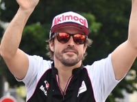 【F1】今季復帰のアロンソ、自転車で交通事故に遭遇し負傷 画像