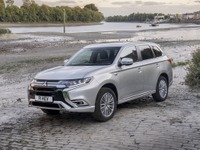 三菱 アウトランダー 、欧州ベストセラーPHV SUVに 2020年 画像