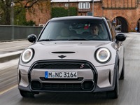 MINI ハッチバック 5ドア に改良新型…表情刷新 3月欧州発売 画像